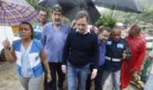 Crivella anuncia ação contra despejo de lixo em canais e encostas