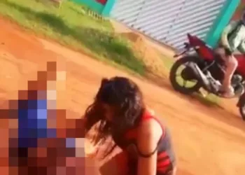 Cena fortes: mulher enfia faca no marido, mas se arrepende; ‘tu vai viver, me perdoa amor’