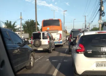 Adutora da Cedae estoura em Campo Grande!! Economizem água!!