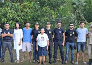 Sem ajuda de homem nenhum, seringueira forma 11 filhos na faculdade