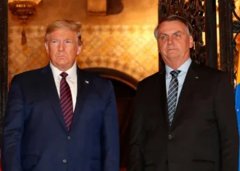 Trump e Bolsonaro  assinam acordo de desenvolvimento militar