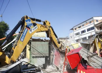 Prefeitura demoliu imóveis na Zona Oeste e moradores se revoltam