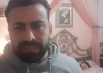Coronavírus: ator italiano é mantido em quarentena na mesma casa em que o corpo da irmã morta pelo vírus