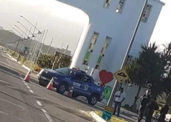 Entrada de veículos de turismo é proibida em Arraial do Cabo, RJ, devido ao coronavírus