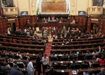 Deputados querem proibir corte de água e luz durante crise do Coronavírus