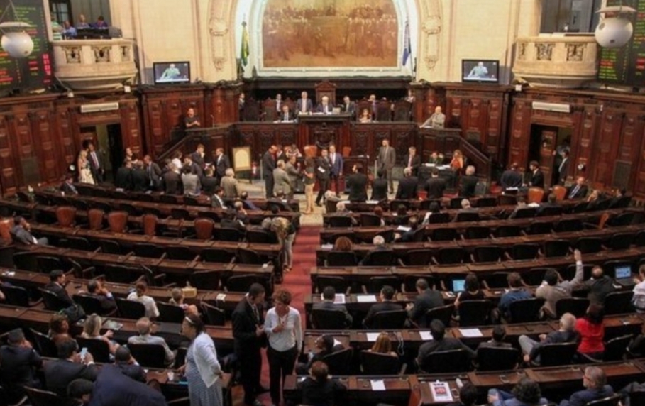 Deputados querem proibir corte de água e luz durante crise do Coronavírus