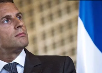 França impõe quarentena geral e suspende cobrança de contas de luz, água e gás