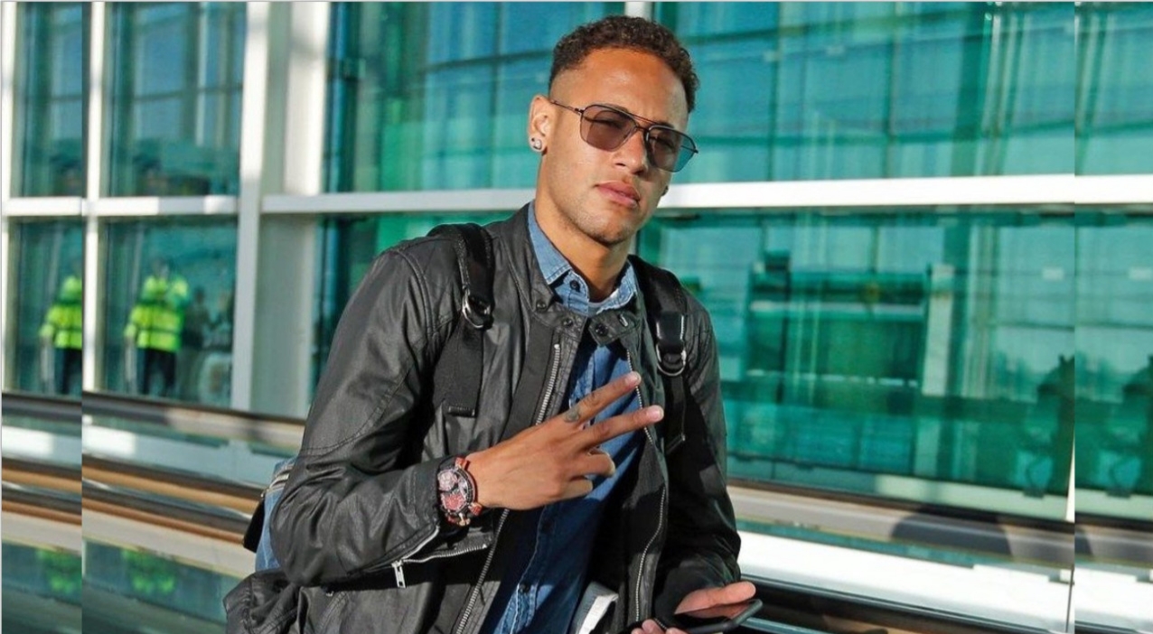 Neymar é flagrado fazendo compras em supermercado, em meio a pandemia do coronavírus