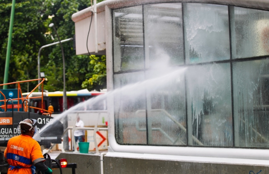 Comlurb inicia higienização de áreas onde há maior circulação de pessoas