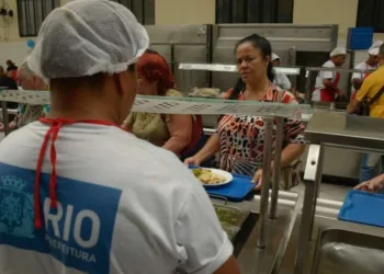 Restaurantes populares municipalizados passam a abrir para o jantar