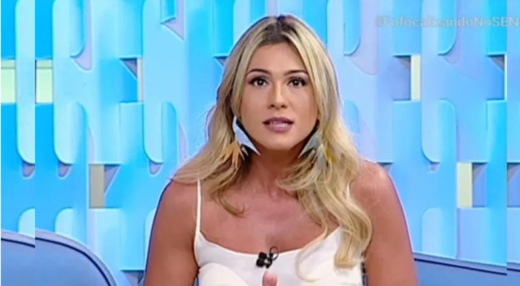 Lívia Andrade é afastada do Fofocalizando após espalhar fake news sobre a Igreja Universal