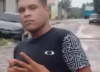 HOMENS DE TOUCAS NINJA ENTRAM EM HOSPITAL DO RIO E EXECUTAM RAPAZ EM LEITO