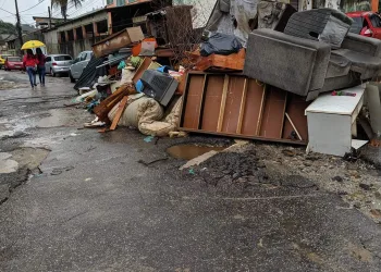 Moradores de Santíssimo  pedem ajuda por causa das chuvas