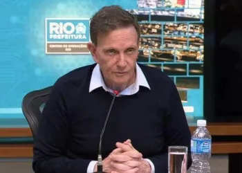 CRIVELLA DIZ QUE CARIOCAS GOSTAM DE MORAR PERTO DE ÁREAS DE RISCO PORQUE GASTAM MENOS COM COCÔ E XIXI