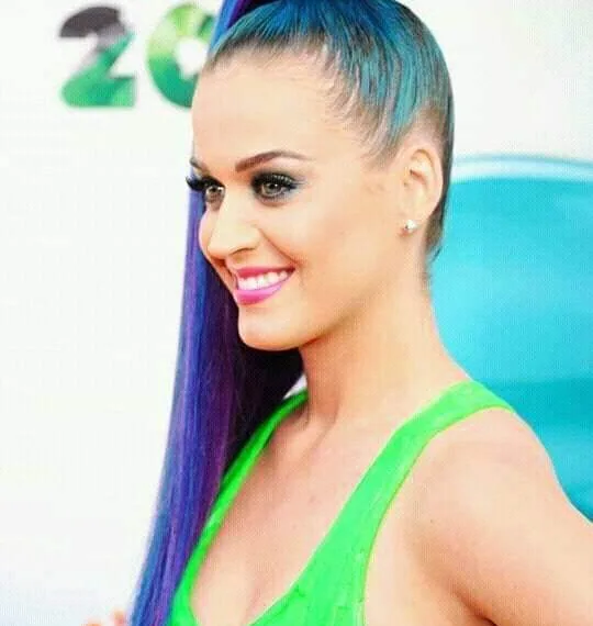 A cantora katy Perry está grávida do primeiro filho