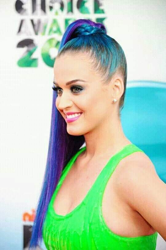 A cantora katy Perry está grávida do primeiro filho