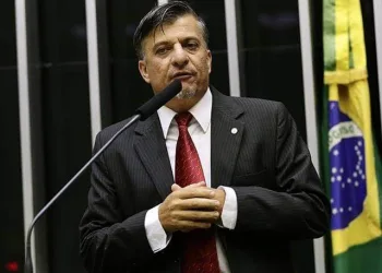 DEPUTADO PROPÕE QUE POLÍTICOS TENHAM AS MÃOS AMPUTADAS EM CASOS DE CORRUPÇÃO