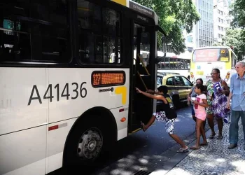 TRANSPORTE PÚBLICO DO RIO FUNCIONARÁ COM JANELAS ABERTAS E 50% DA CAPACIDADE POR MOTIVO DO CORONAVÍRUS