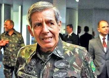 Ministro Augusto Heleno testa positivo para novo coronavírus