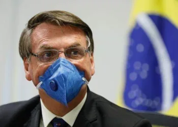 BOLSONARO DIZ QUE VAI REVOGAR TRECHO QUE PERMITIA SUSPENDER SALARIOS DE TRABALHADORES