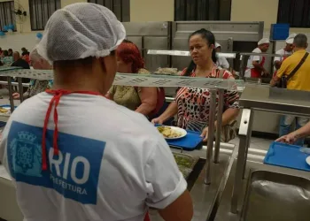 RESTAURANTES POPULARES PASSAM ABRIR PARA O JANTAR