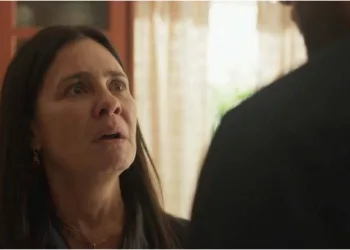 Amor de Mãe: Thelma surta, revela que Danilo é Domênico e que comprou ele de Kátia