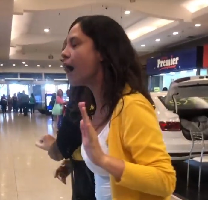 Mulher é presa acusada de ofensas racistas em shopping do Rio