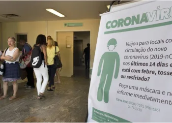 Dezenas de mortes suspeitas de covid-19 estão sendo investigadas no Rio de Janeiro