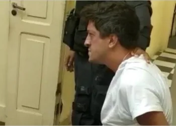 Vídeo: Deputado Estadual é detido em festa e levado para delegacia em Niterói, no Rio