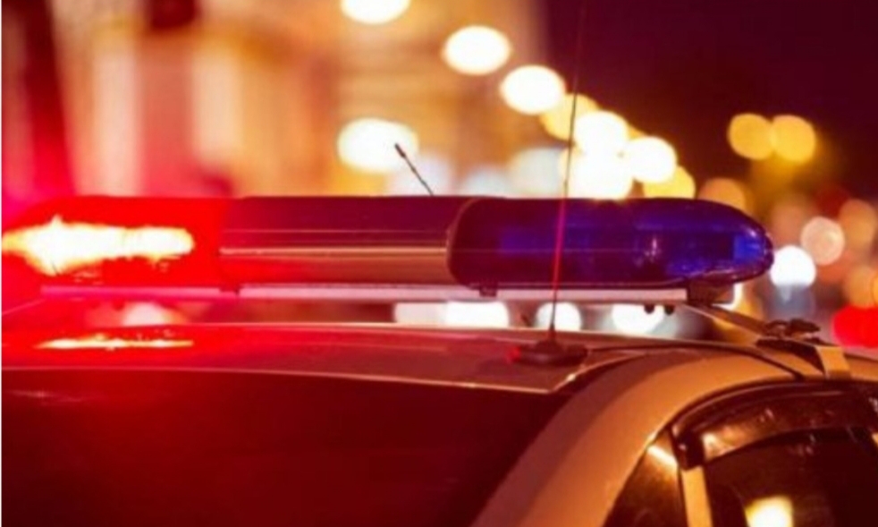 Casal é preso por torturar a filha de 3 anos por 6 meses; ela teve dentes e o braço quebrados