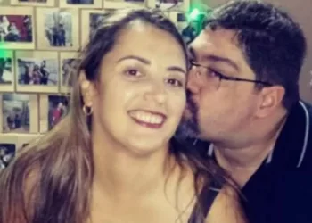 Mulher reconhece o corpo do marido vítima de covid -19 por videochamada: ‘perdi meu grande amor’