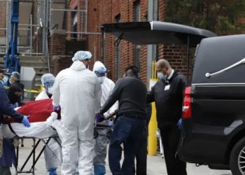 Estados Unidos têm disparada de mortos e falta de equipamentos