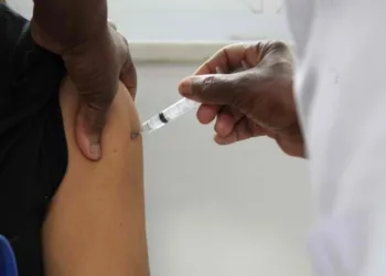Urgente!!Prefeitura suspende vacinação contra gripe enquanto aguarda chegada de novas doses