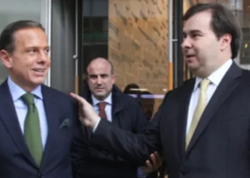 Doria, Witzel e mais 18 governadores assinam carta em defesa do Congresso