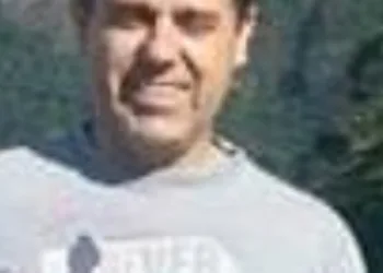 ADOLESCENTE MATA A TIROS O PRÓPRIO PAI, EX-PM, DENTRO DE CASA NO RJ