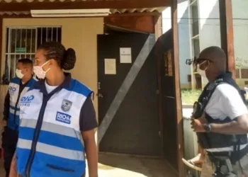 Prefeitura fecha três bares na Zona Oeste por causa de aglomeração