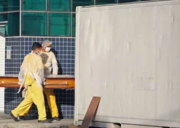 Corpos de vítimas do Coronavírus começam a ser armazendos em contêineres refrigerados da Prefeitura