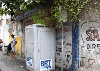 Ônibus somem e deixam a pé trabalhadores de atividades essenciais na zona oeste.