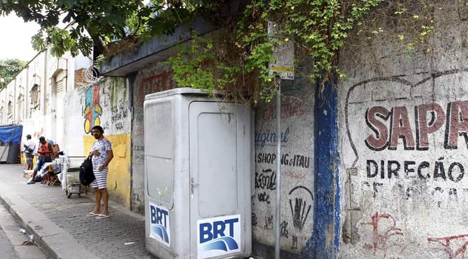 Ônibus somem e deixam a pé trabalhadores de atividades essenciais na zona oeste.