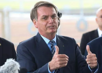 BOLSONARO SANCIONA AUXÍLIO DE R$ 600