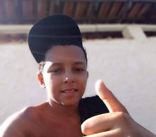 Criança é morta por tiro de pistola em brincadeira de traficante no Rio