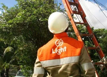 LIGHT VAI CORTAR LUZ DE EMPRESA QUE ATRASAR