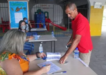 PREFEITURA DO RIO INICIA ENTREGA DO CARTÃO CESTA BÁSICA PARA ALUNOS DA REDE MUNICIPAL DE ENSINO