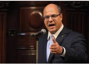 WITZEL diz que está com febre alta e muita tosse, que o deixa sem dormir