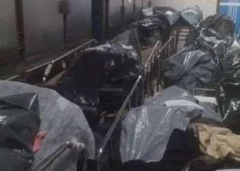 NECROTÉRIO DE HOSPITAL MUNICIPAL  NO RJ TEM CADÁVERES ACUMULADOS, HÁ CORPOS ATÉ NOS CORREDORES