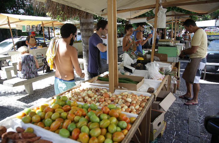 Feiras livres voltam a funcionar na quarta-feira.