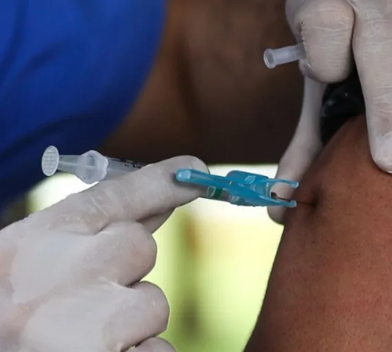 Pfizer surpreende o mundo anunciando vacina