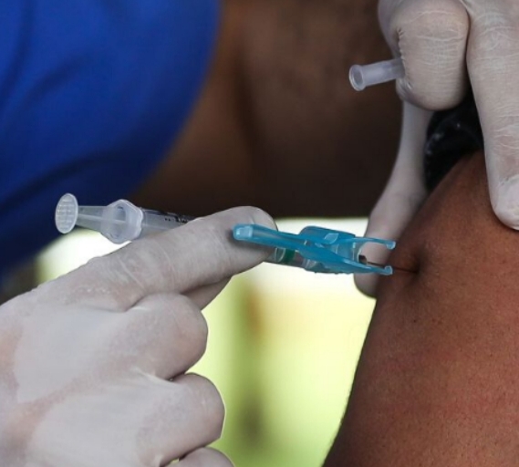 Pfizer surpreende o mundo anunciando vacina