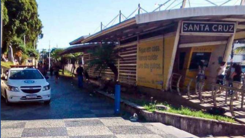 Homem é preso por mostrar órgão genital a mulheres na estação do BRT de Santa Cruz