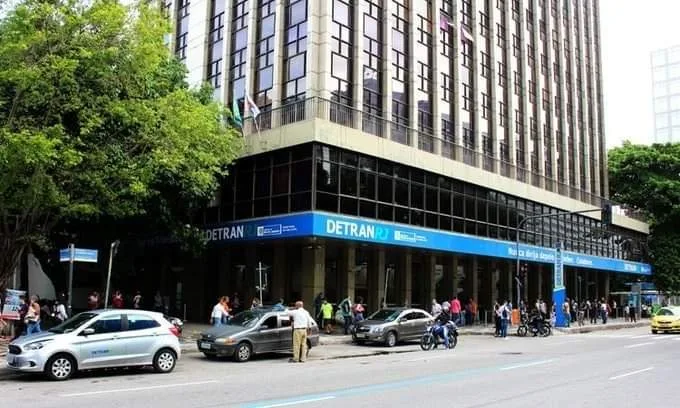 DETRAN-RJ FAZ MUTIRÃO PARA EMITIR CARTEIRAS DE IDENTIDADE COM URGÊNCIA